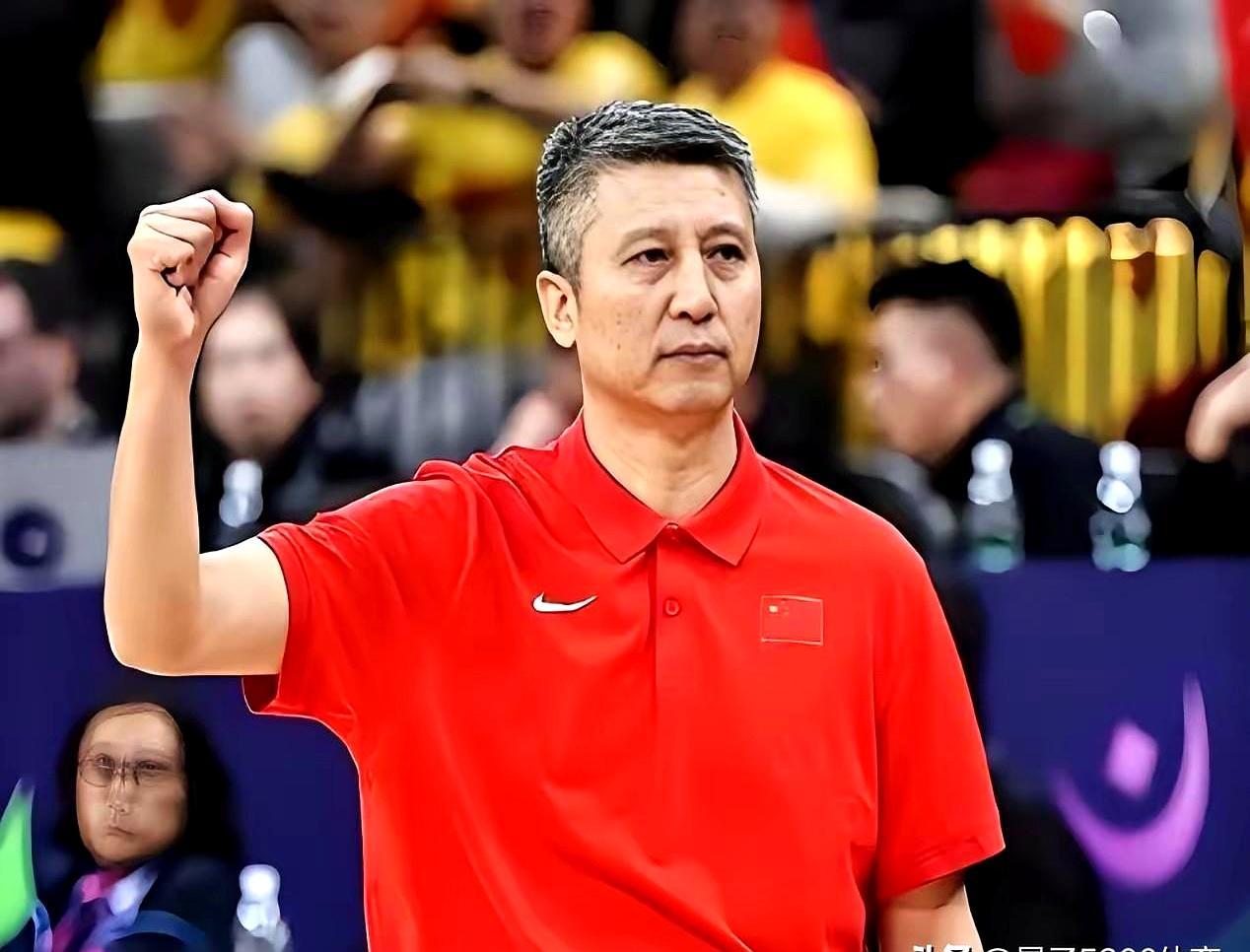 郭士强一脚踢飞男篮的论资排辈，让胡明轩卷铺盖走人，指着刚下飞机的余嘉豪去死磕日本