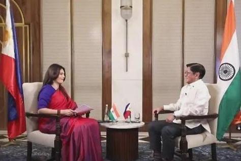 印度甲亢姐虎了吧唧的，最喜欢给人挖坑，上次把菲律宾总统小马科斯弄得一脸讪笑，这次