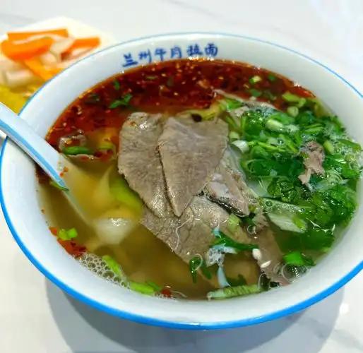 上海的拉面市场，过去基本是“两家分天下”。一边是河南项城人开的“河南拉面”，另一