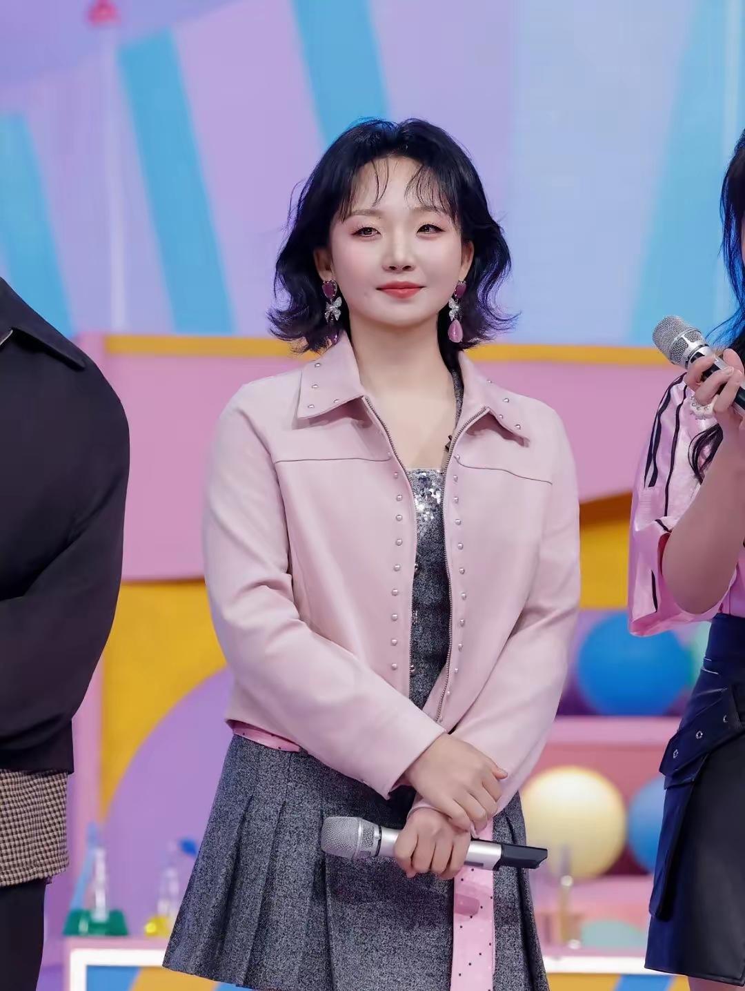 别再天真了！辣目洋子的“轻松瘦身”，是普通人学不会的氪金剧本。她晒出的健康餐