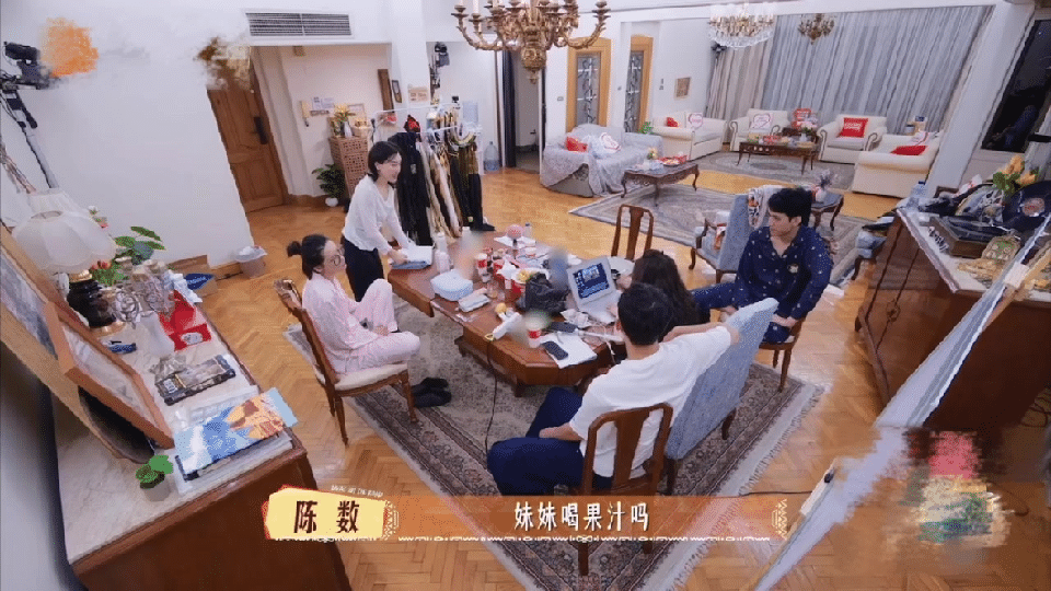 张雅琪满脑子都是必须得快点谁看最新期不夸一下张雅琪啊！挑灯剪视频，龚俊边投喂边