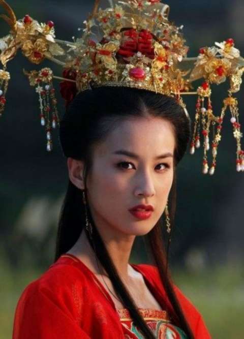 同是古代新娘装, 杨幂甜美, 唐嫣俏皮, 范冰冰十足霸气, 迪丽热巴美得图片
