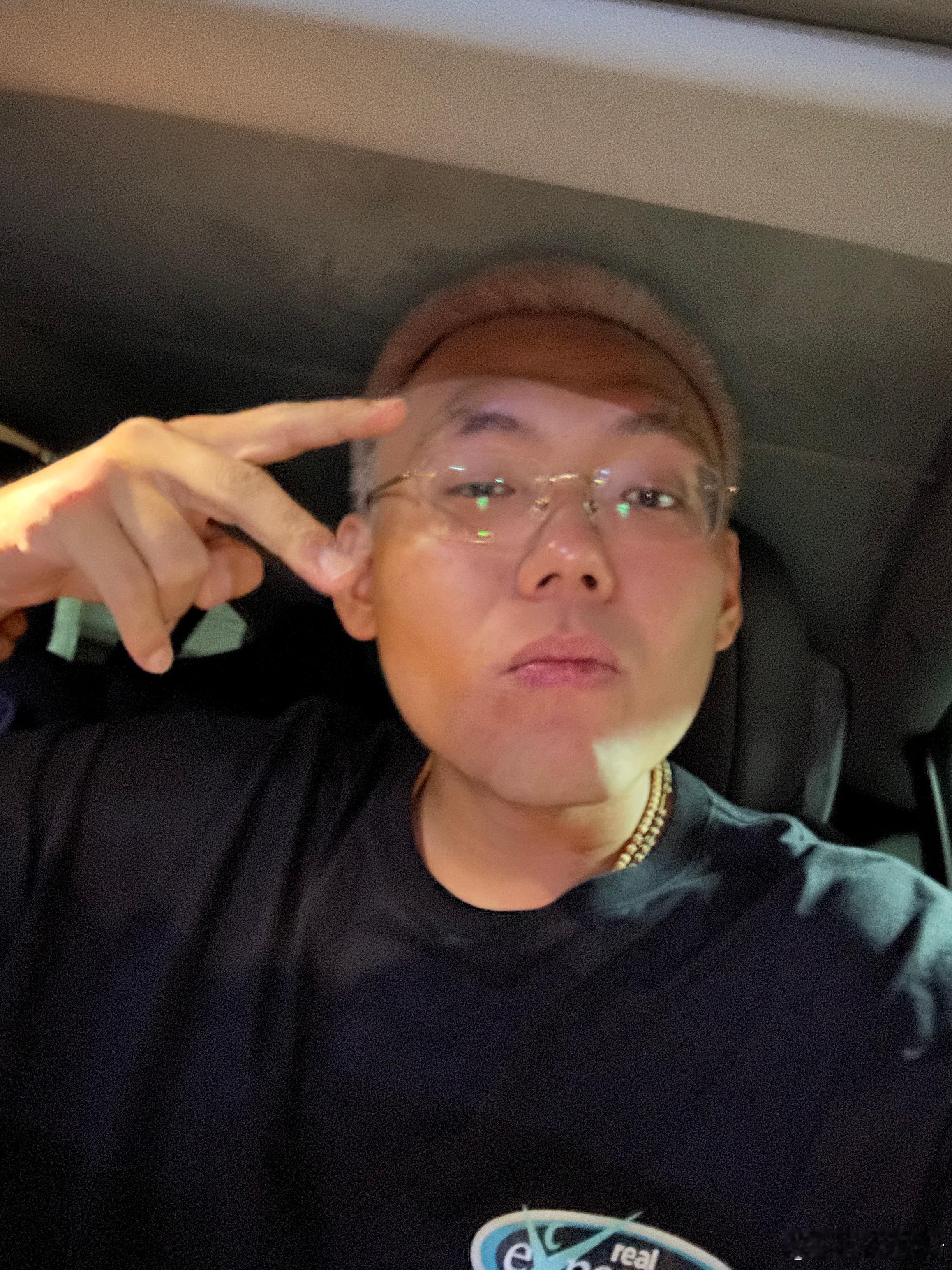 都到家了吗兄弟们？到家我出门了啊！我怎么可能一天不出现呢跟家睡一天补一天觉晚上
