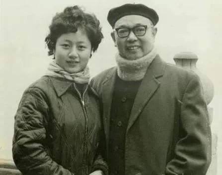 家人们！破案了！这张泛黄老照片里的高颜值CP竟是80年代黄梅戏顶流！😯重