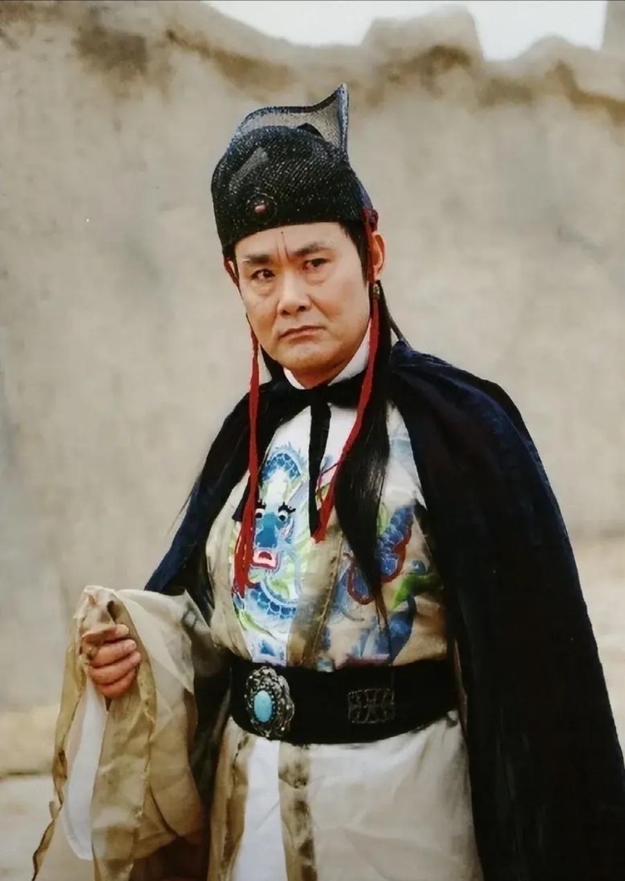 明朝最传奇的农民：被太监打，送儿当太监；被进士打，逼儿中进士明朝有个农民叫陈