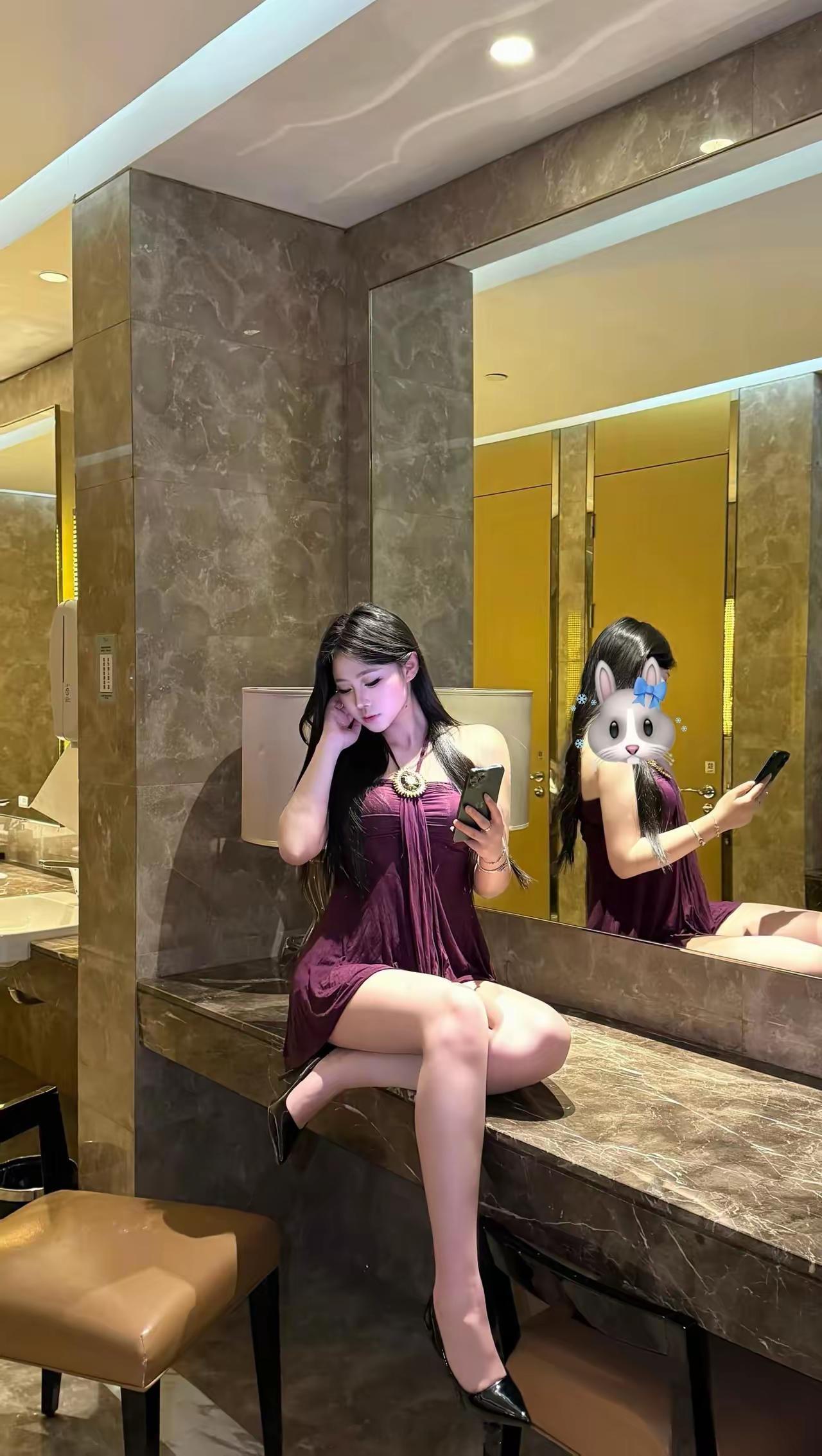 即使某天征服了全世界，姐姐也只想亲亲你的脸