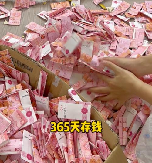 咱们底层老百姓可太不容易了！好不容易当牛做马挣了点血汗钱，放在手里怕不安全，存银