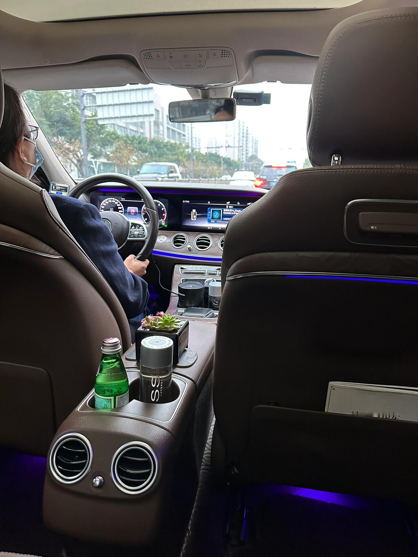 早兄弟们今天出差去见一位实力很强的经销商朋友