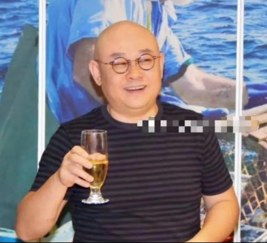 55岁刀郎现状：定居四川，不开演唱会不带货，成立公司当幕后老板。