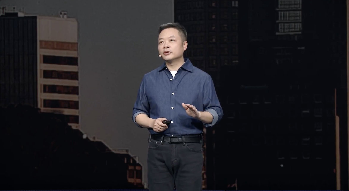【何小鹏辟谣前法拉利设计师离职】何小鹏辟谣胡安马跳槽在7月2日晚间的直播中，何