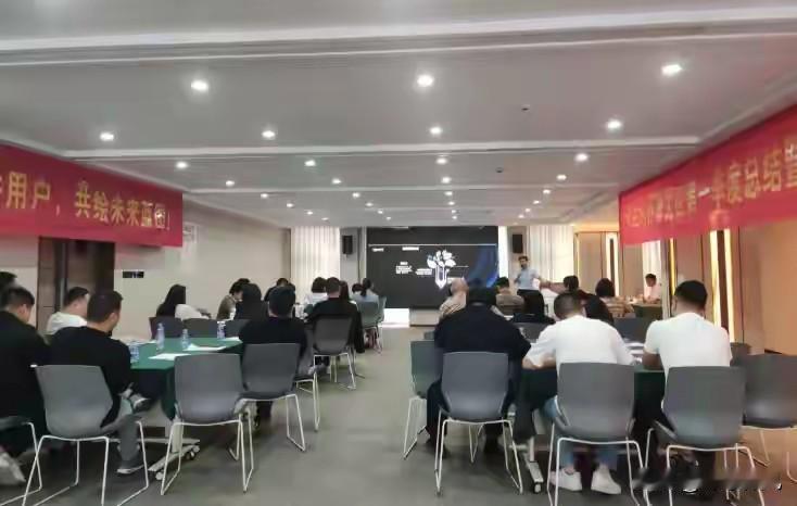 父亲过世，我独自回家办后事，没带老婆，母亲说我把她的脸丢尽了接到老家电话告