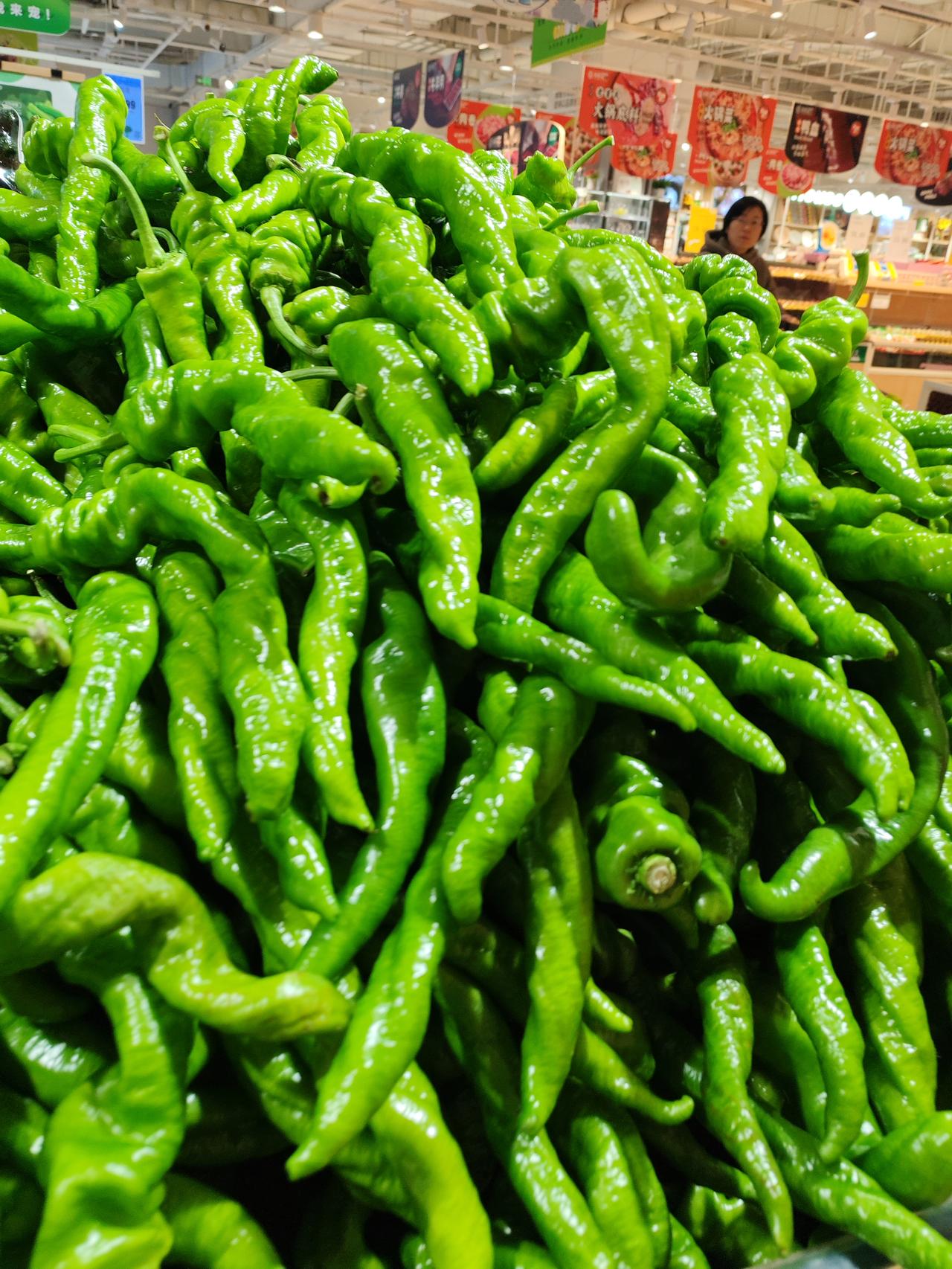 今天看到价签的那一刻我明白了厨师为啥那样炒12月28日，坐标西安。前几天我在