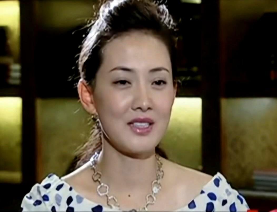 演员牛莉说：“当年，在拍《闯关东》时，大家在剧组给我起了个外号叫‘牛二’平时