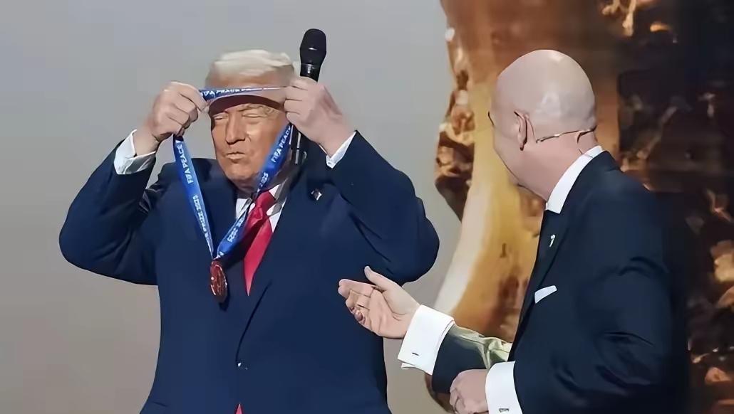 国际足联主席彻底尴尬！距离新一届世界杯开幕仅剩两天，全世界球迷的目光都聚焦在赛场