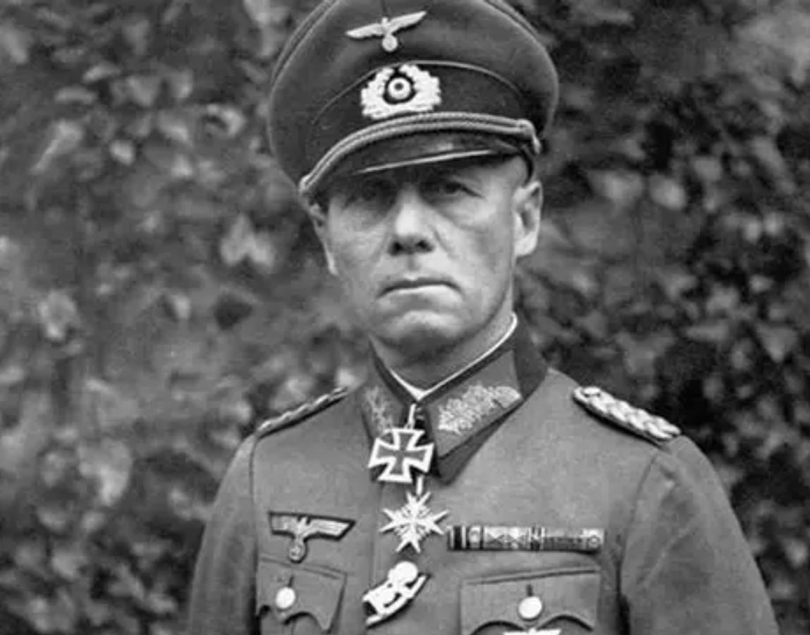 1944年10月14日，希特勒给了他最能打的元帅，隆美尔，一道选择题。19