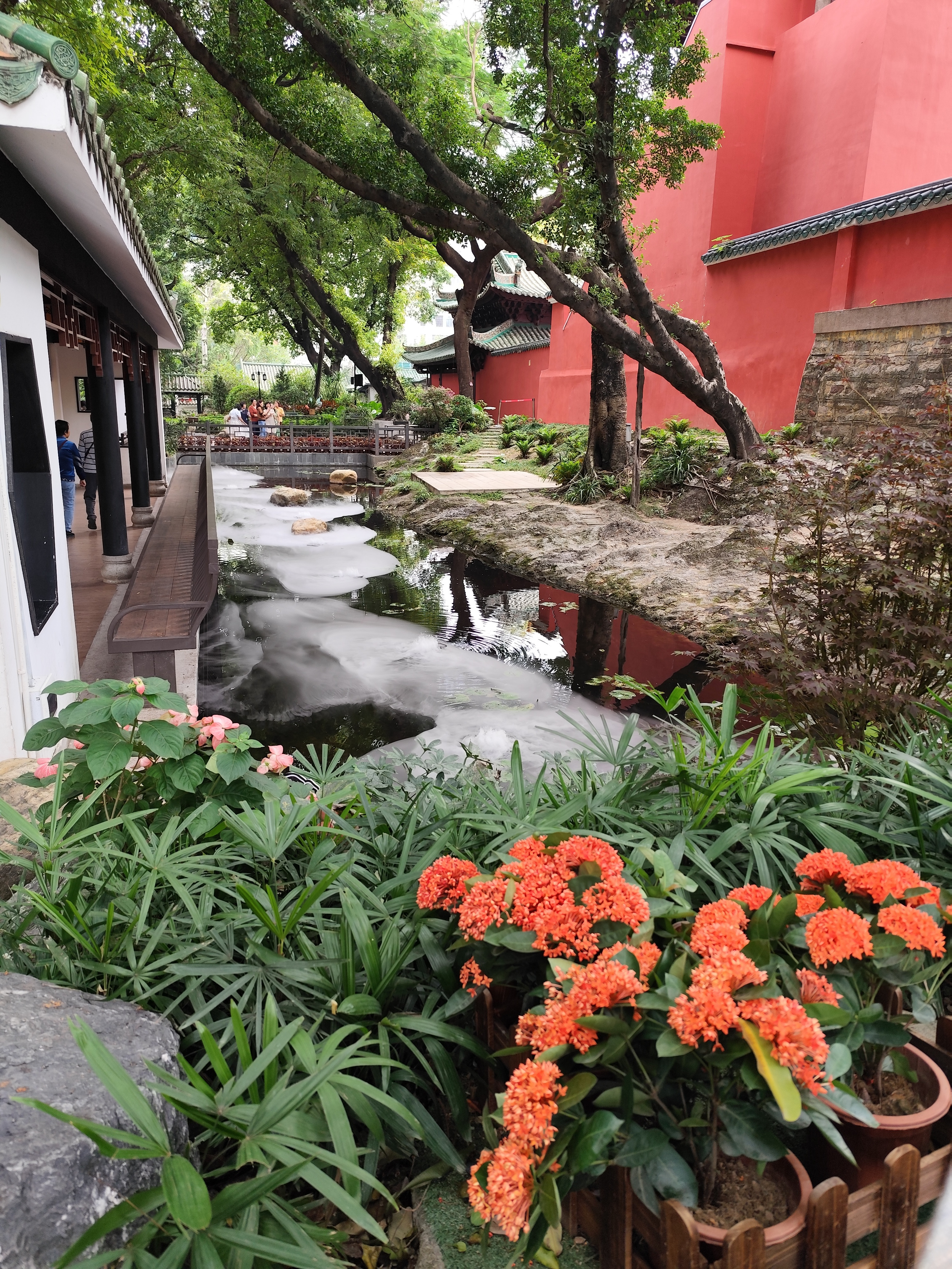 广州越秀区五仙观，市区里面的宝藏地。虽然不大，里面有种世外桃源的感觉...