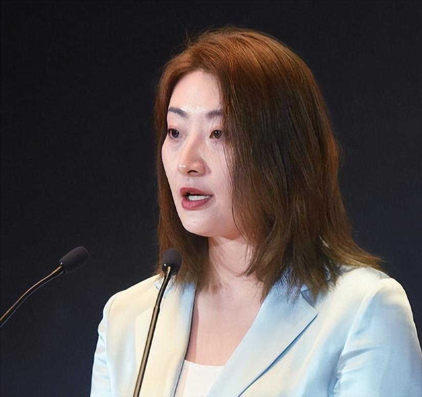 香港法院就宗庆后家族遗产纠纷案作出最新裁决，原告三人自称宗馥莉同父异母的弟妹，要