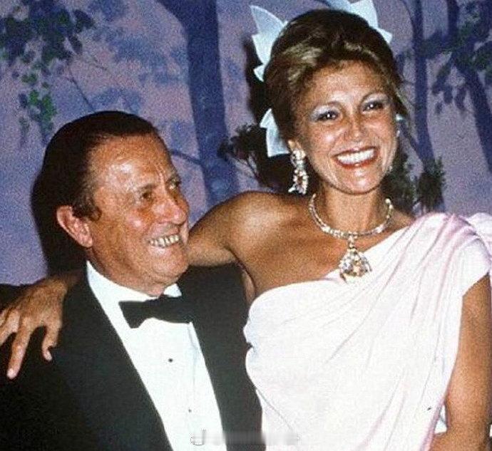 属于奥地利蒂森男爵夫人蒂塔的钻石项链，是她1986年和蒂森男爵海尼结婚时收的礼物