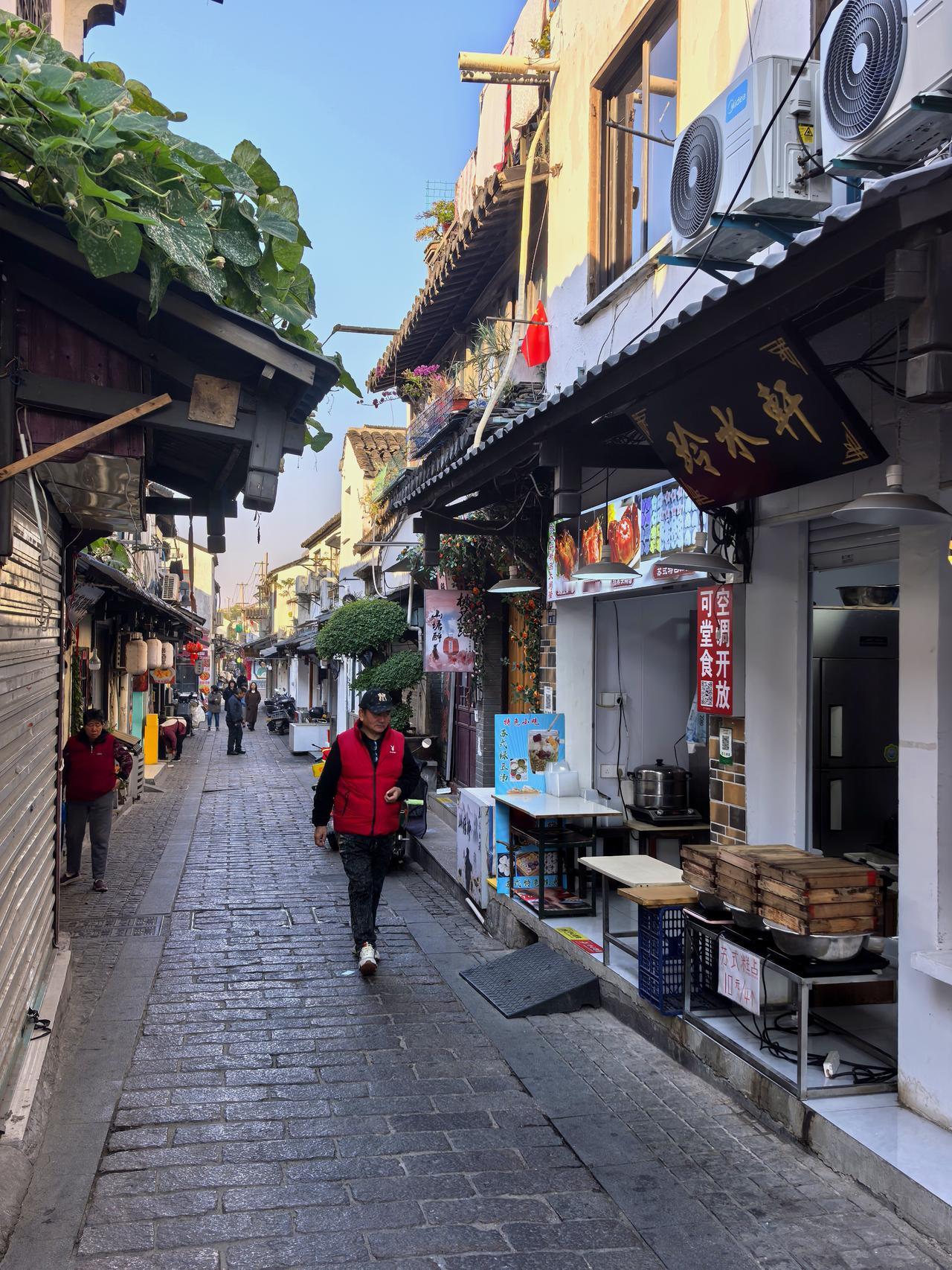 街拍，苏州街巷里的烟火气。原创作品街头随手拍记录我们身边生活分享日常生活