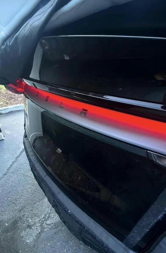 之前我说过死等modely没错的这性感的小尾灯没白等啊，太是那个了，今年肯定能