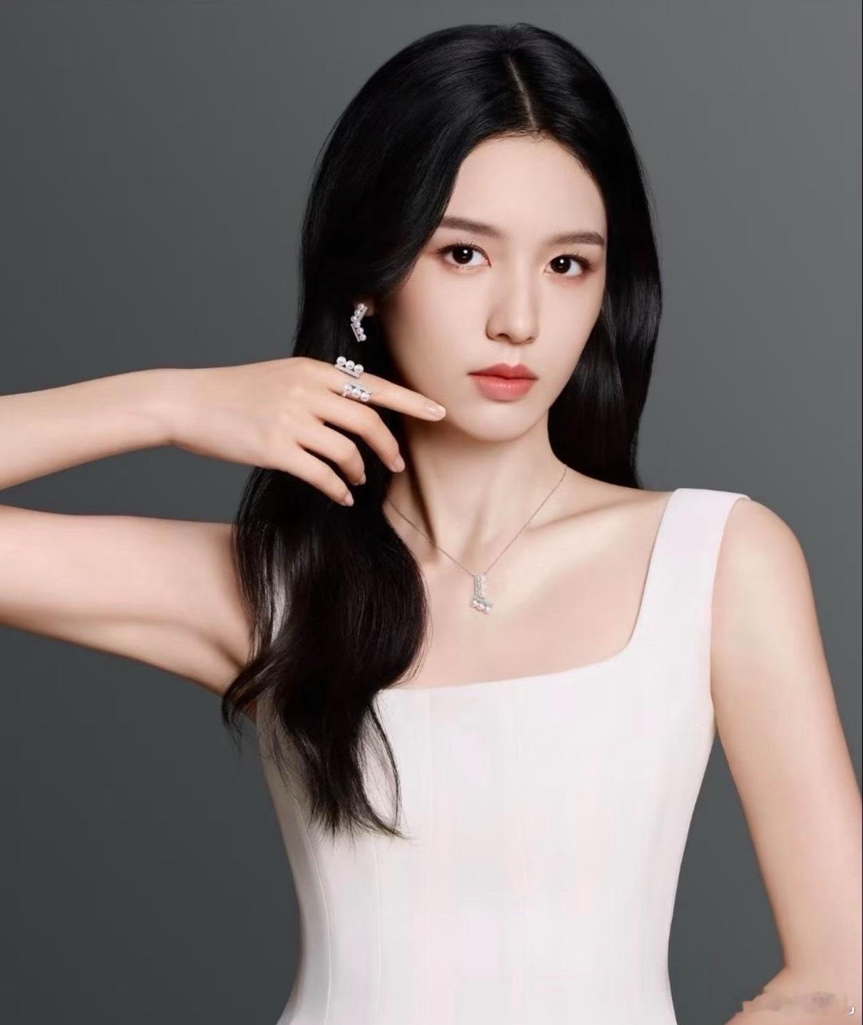 1.潘玮柏有几家特别爱吃的店，会偷偷去吃，从不发出来。他怕一发出去店火了，自己