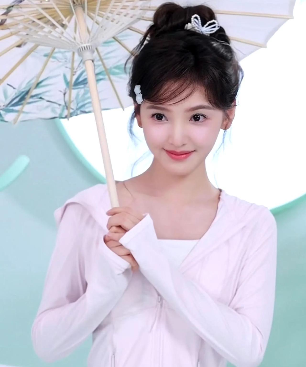 章若楠海盐气泡妆，啊！这个章若楠萌的，有点过分了好元气的妆容简直就是一个粉粉嫩