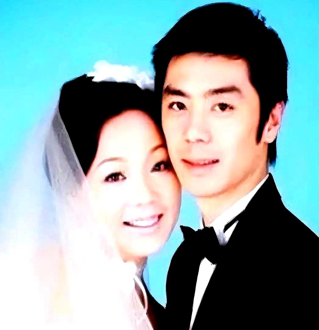 闫妮这前夫，真是个“狠人”！2004年，身为圈外人的邹伟主动提离婚，只说了一