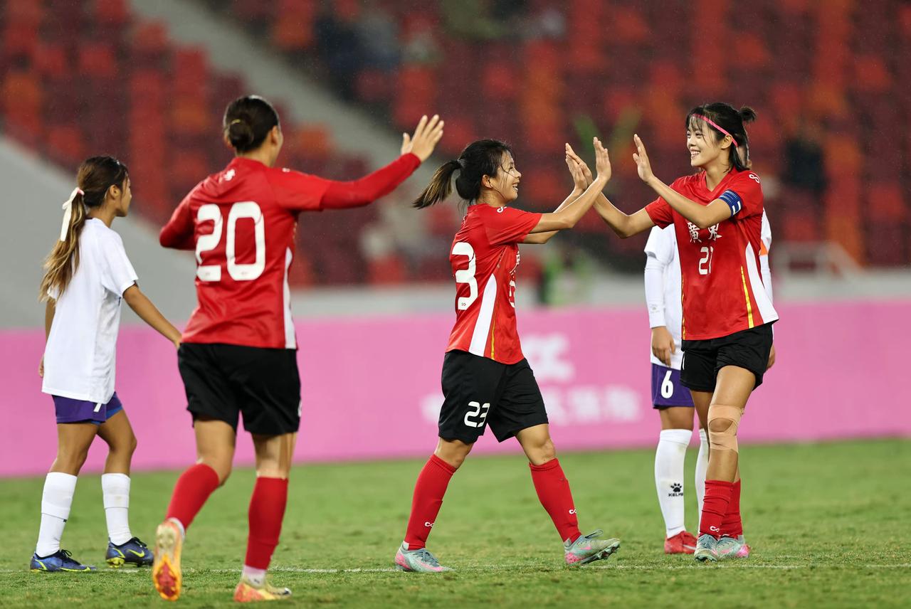 全运会成年女足第一个比赛日结果最终是比分👇广东女篮凭借多名新老国手的底蕴，