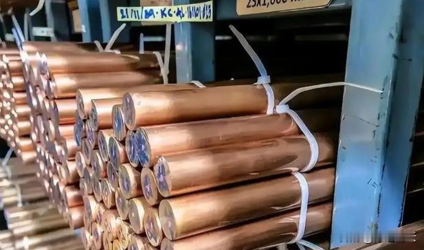 美国这次彻底蒙了，最近美国大量存积了铜，把铜价炒上天去了，中国也不打算惯着美国，