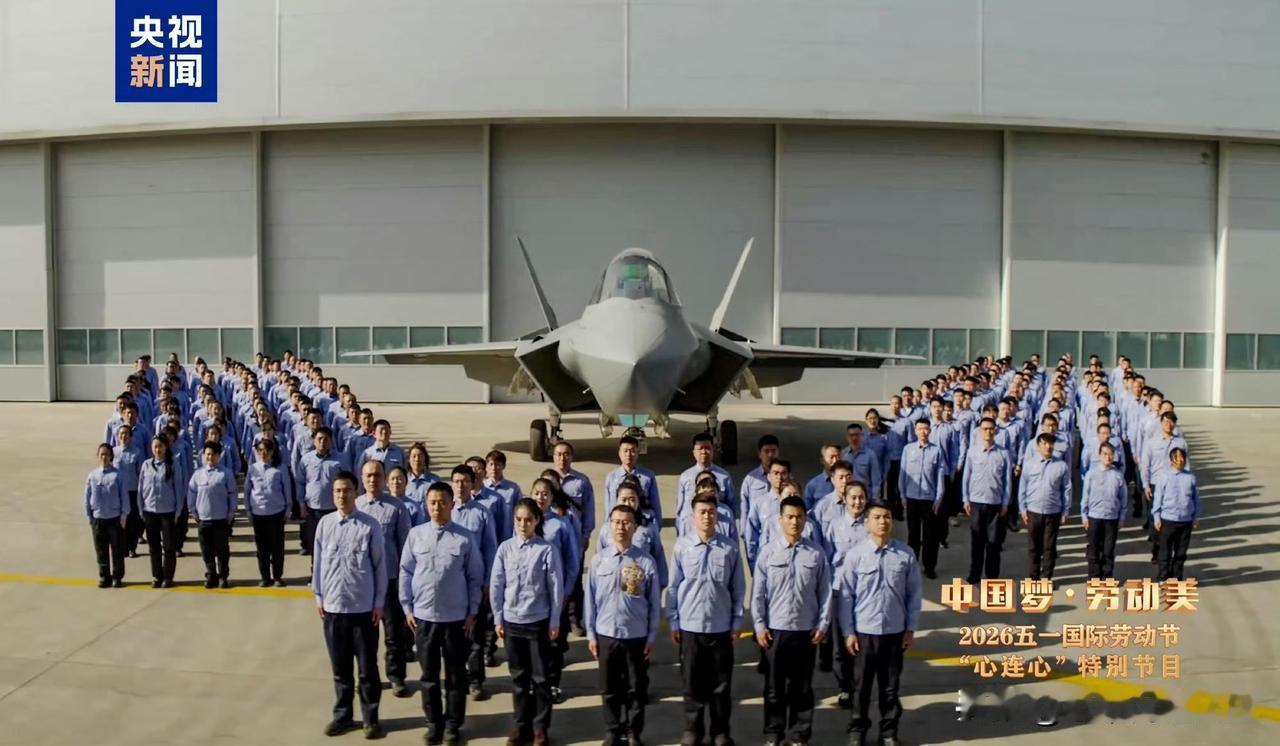 嘿嘿嘿，之前说空军版歼-35是低配的，这下子可以闭嘴了！[墨镜][墨镜][大