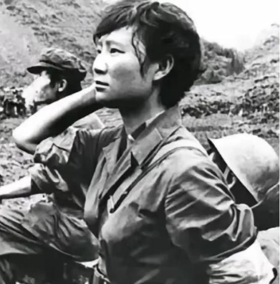 1979年，对越自卫反击战，女兵殷燕随医院奔赴前线，亲眼目睹最心碎一幕：新兵战场