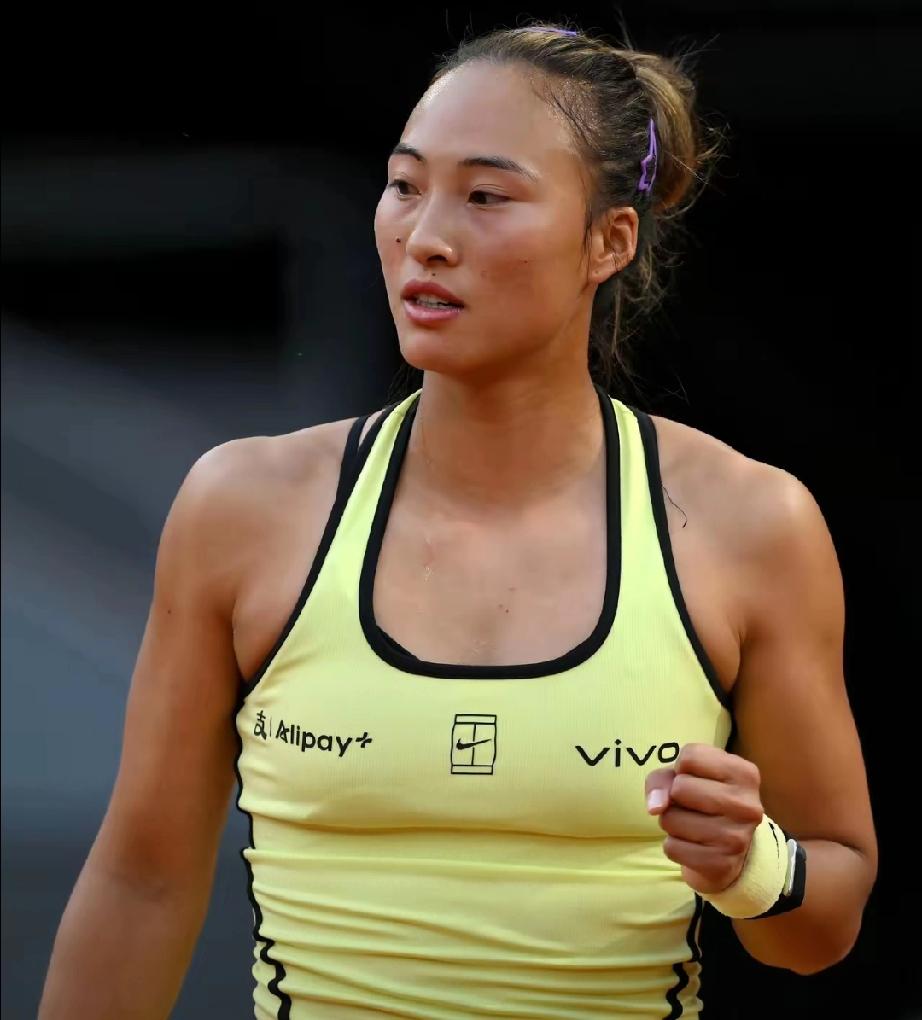 怎么样，这样拼尽全力的郑钦文，你还满意吗？依旧是老问题，关键分状态崩盘，没有一发