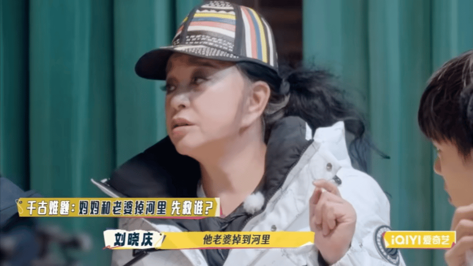 10月24日,宁静分享自己儿子因在“妈妈跟女友同时落水选择救谁”问题中选择了救她