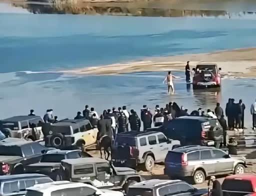 生命最后一刻，他得多绝望啊！父母心得痛死，1月河北越野车落水，24岁男子溺亡！去