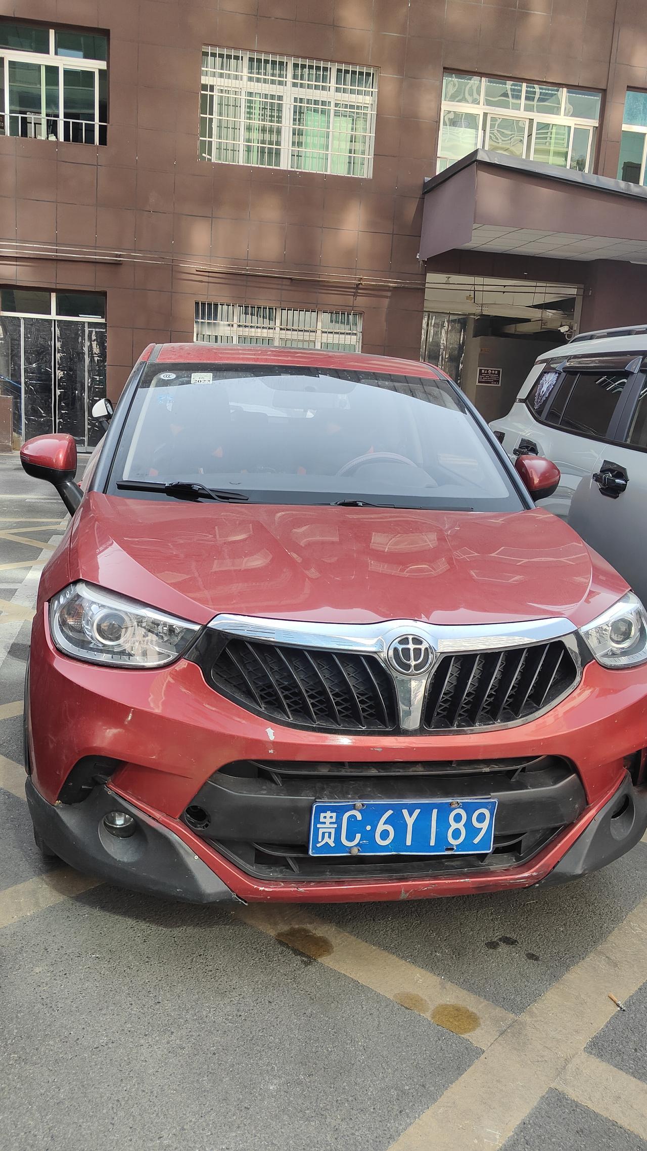 这车我听网友说过这是中华金杯是吧！