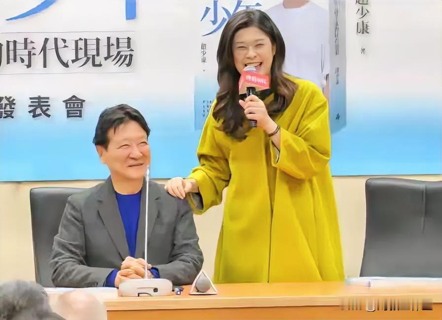 郑丽文返台后的强大效应，赵少康都服了！在郑丽文出发之前，赵少康写了一篇脸书，