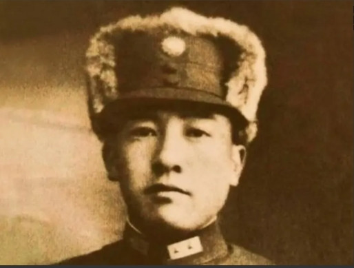 1944年，马步芳的儿子想纳宋美龄的干女儿为小妾，宋美龄不反对，马步芳却提了2个