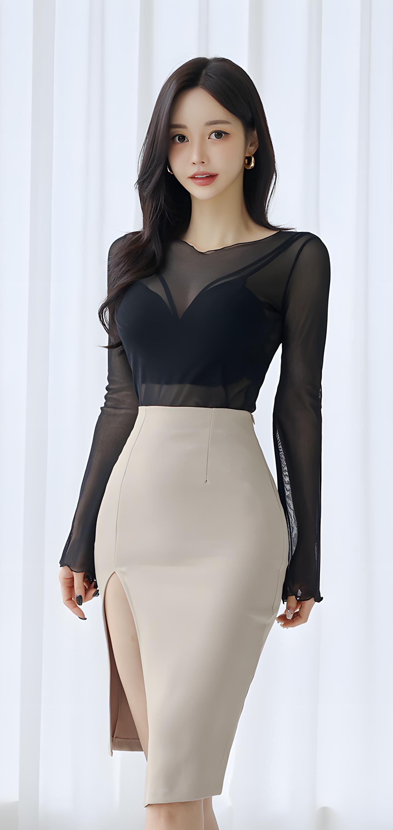 优雅气质穿搭，黑色透视上衣搭配米色高腰裙，尽显女性魅力！