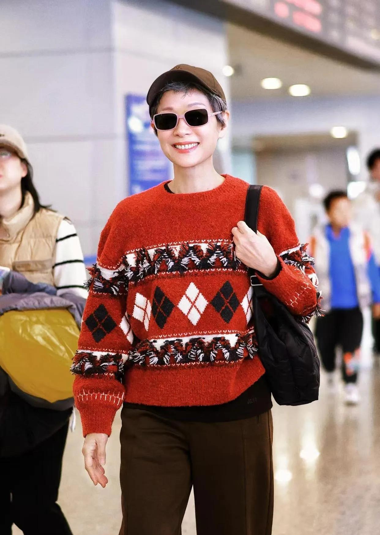 跟着叶童学穿“不被定义的老年装”💃谁说奶奶辈只能穿花衣服？叶童这一身直接