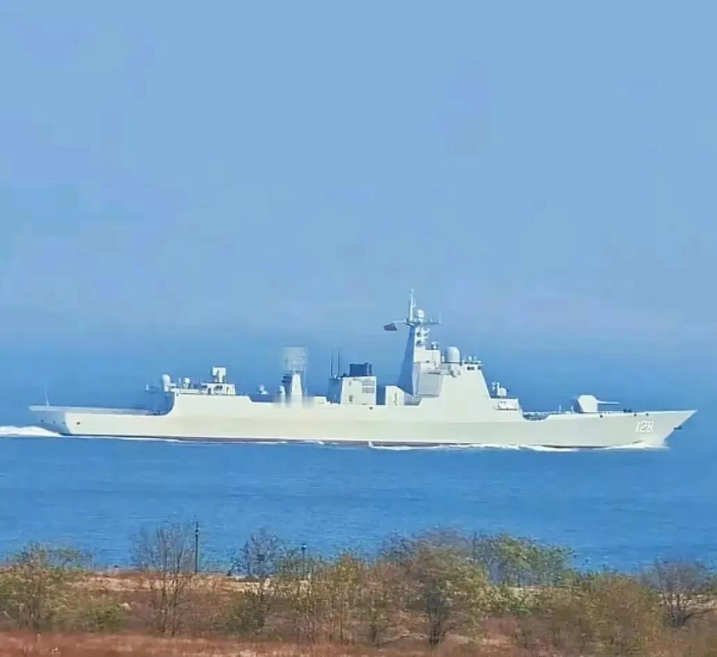 说起来中国海军的052型驱逐舰的发展，从九十年代到现在30多年了。很快两艘著名的