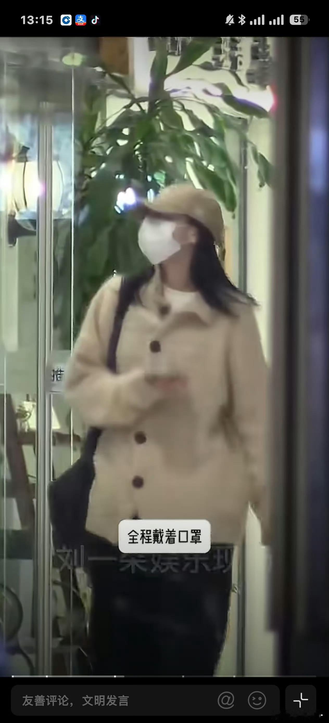 迪丽热巴回京后独自去做美容狗仔说她“独自做美容”搞得像什么大新闻一样，但仔细想想