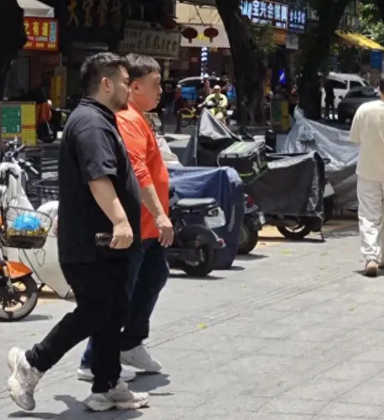 70岁王晶广东探店：身材臃肿仍神采奕奕，二十年不老