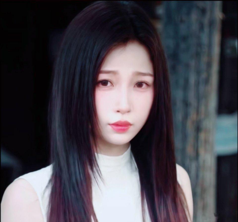 虞书欣双轨绝美神仙头像~来着姜小暮的片场日记，怎么会有这么可爱的萌物，姜小暮简直