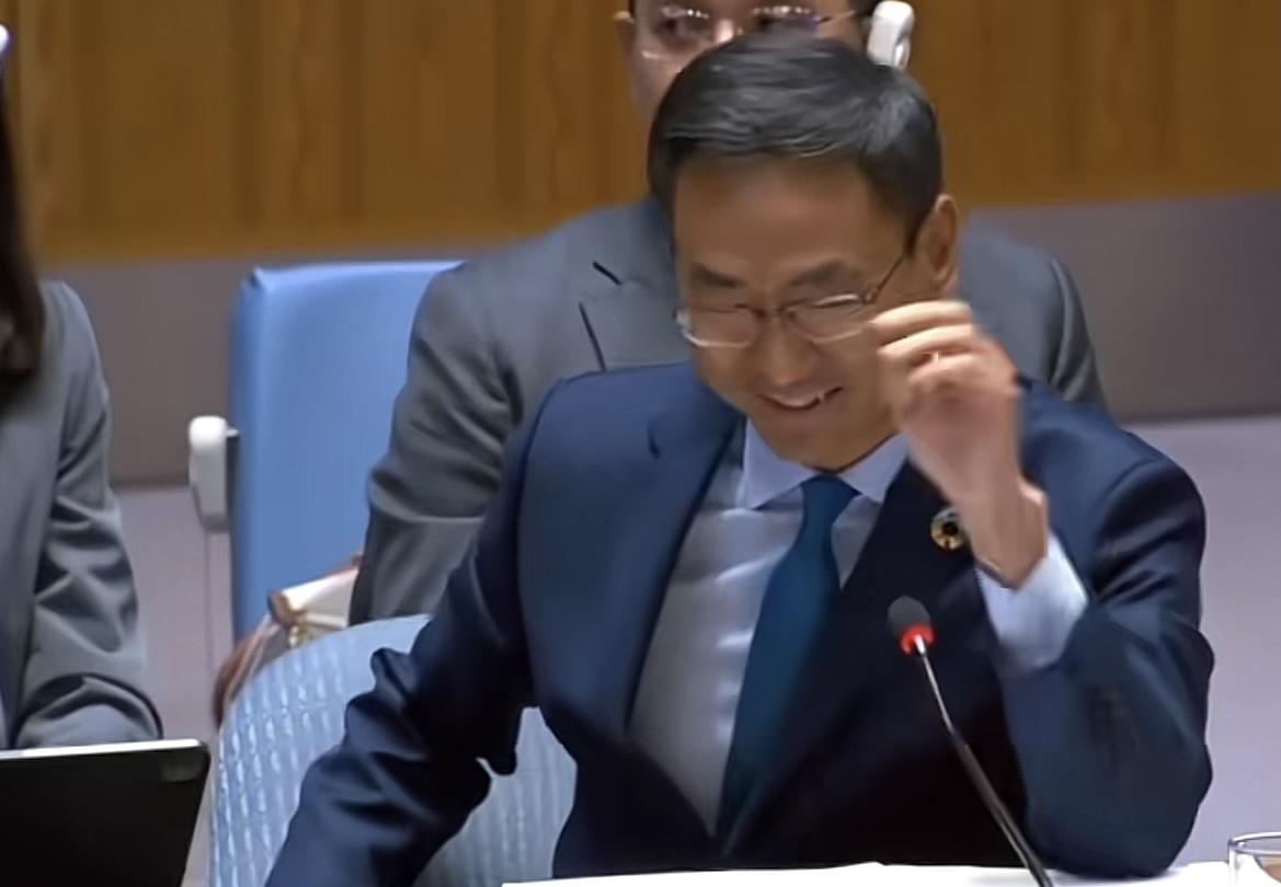 耿爽这一笑，就知道稳了！不出所料，联合国气候与安全公开会，美国又甩锅、推责，把