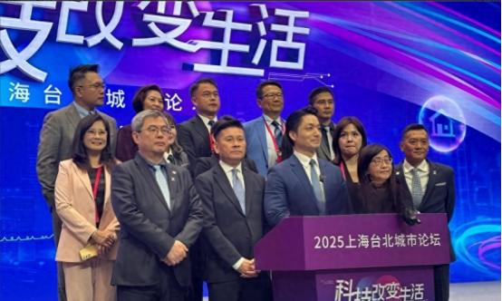 终于谈完了，蒋万安离开大陆，临走前告知两岸，民进党将全面管制 当蒋万安带着