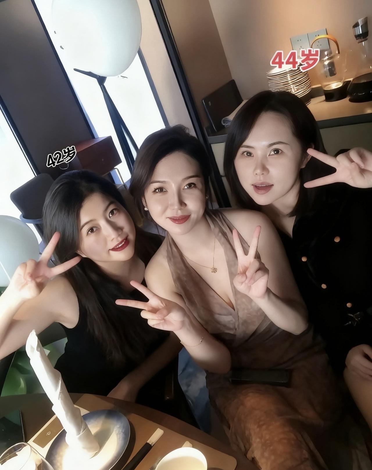 今天周末，跟闺蜜们一起聚个会！