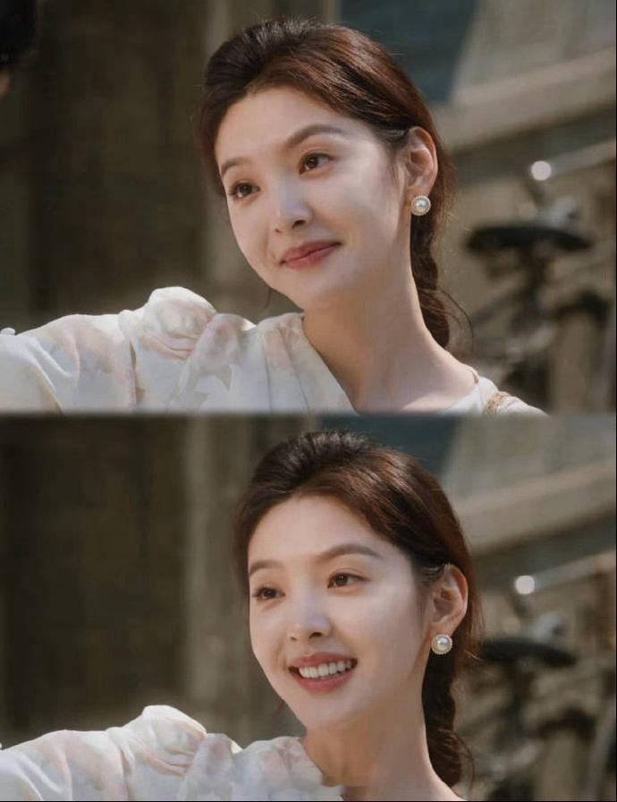 章若楠片场拍戏走神章若楠片场走神：宠粉小插曲vs专业争议4月16日《想把你