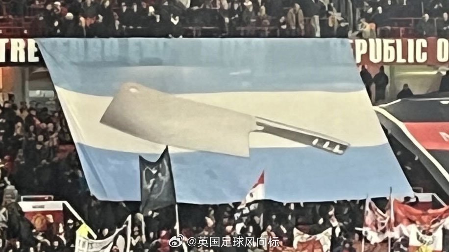 【太形象了】曼联1比1西汉姆联，老特拉福德看台上面，有球迷拉起了一幅有趣的TIF