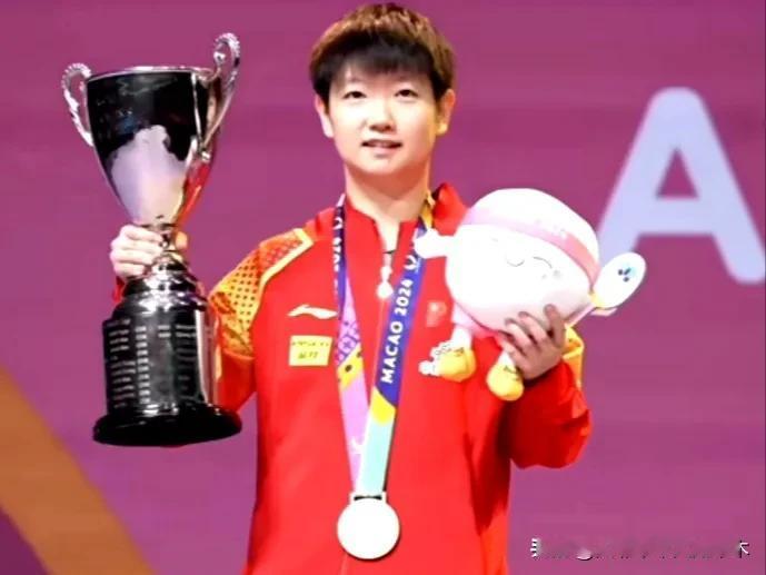 孙颖莎两次世界杯夺冠之路——♦️2024澳门世界杯，🔹小组赛首轮对手是中国