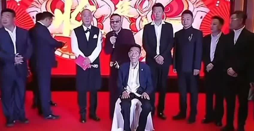 侯二还是技高一筹，最近通过让人退票，不去杨五现场等冷暴力，硬让杨五知道了侯门不能